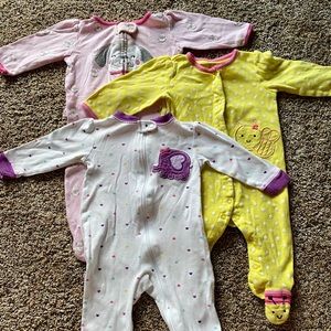 9 articles of size 6-9 month clothing.
